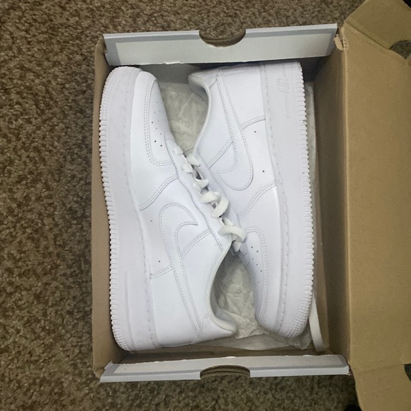 Nike Shoes - Nike air forces bought it the wrong size